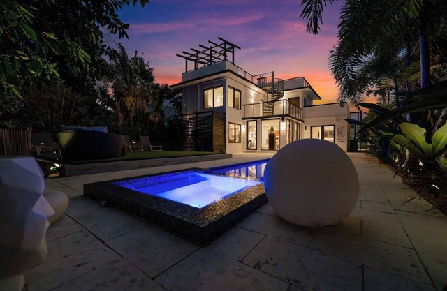 Extraordinary Beach Home with Rooftop Decks, Pool and SPA, Steps from the Beach