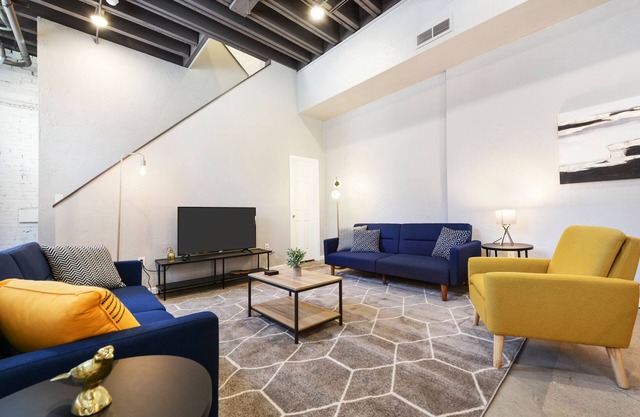 Extravagant Duplex 6BR-4BR! Garage/Sleeps 16!