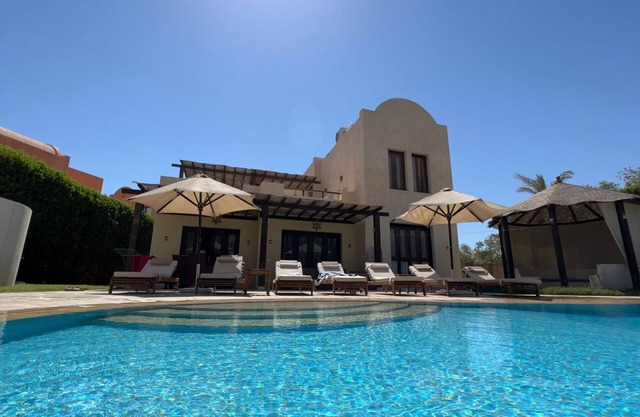 Extremely private villa with own pool (heating optional) - sleeps up to 7