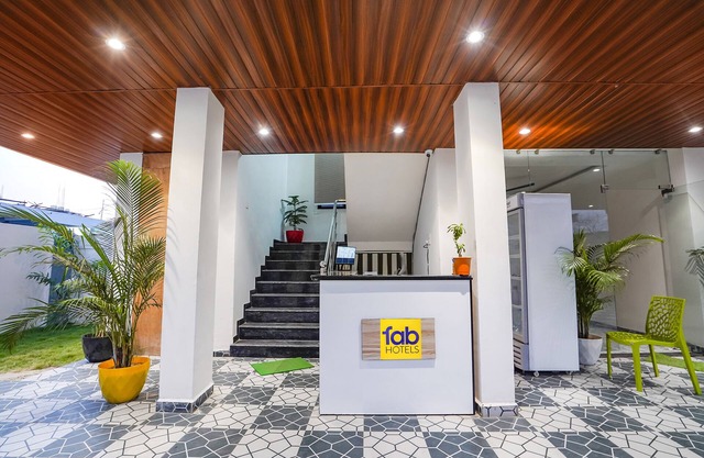 Fabhotel Paramount