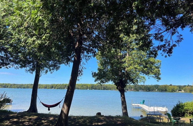 Fabulous 2 Bed, 2 Bath Cottage On Kangaroo Lake