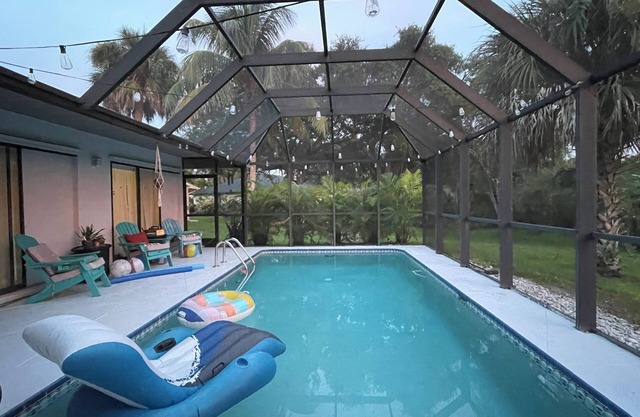 Fabulous centrally located 3-bedroom house with private pool in Naples