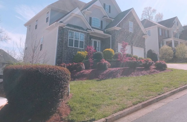 Fabulous Family Friendly home — 5 min from KSU, close to Everything.