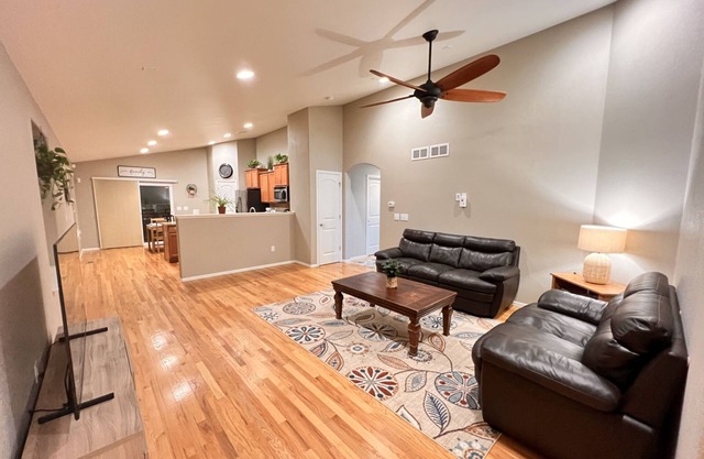 Fabulous Home near DIA & Gaylord Rockies Resort & FlightSafety International