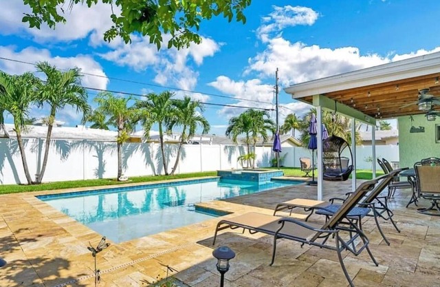 Fabulous Home With Heated Pool & Spa-2 mi to BEACH