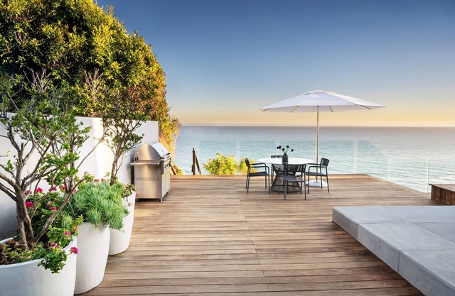 Fabulous oceanfront villa in Malibu on a private beach