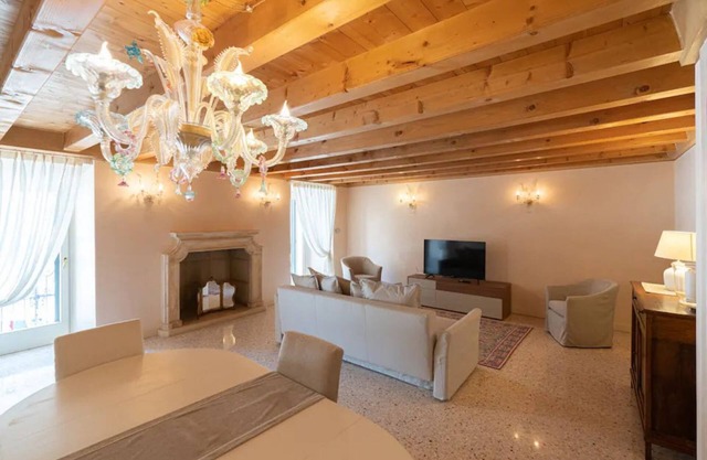 Fabulous residence overlooking Piazza Erbe