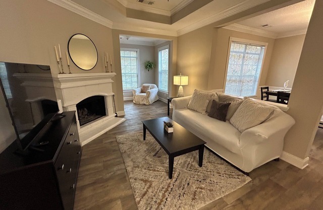 Fabulous Two Bedroom Two Bath with sunroom in Alpharetta