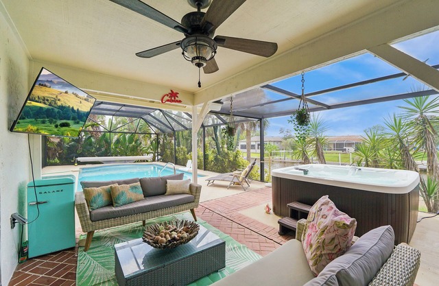 Fabulous Waterfront Villa Sleeps 10 Heated Pool&New Spa SUP Kayak drive to beach