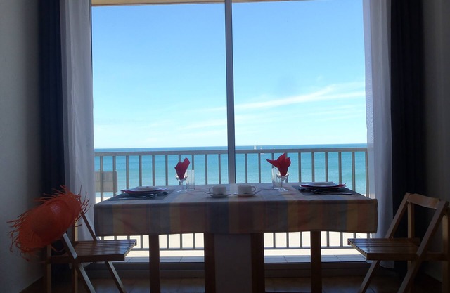 Face a la mer Plage et mer au Pied de L'immeuble vue mer Imprenable
