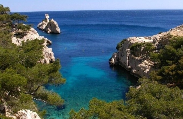 Facing the Montagne Sainte Victoire, the landscapes of Cézanne and Picasso