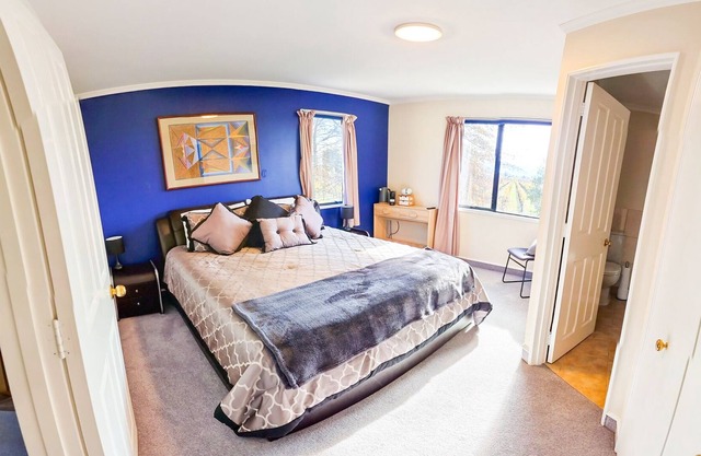 Fairhall Lodge- Chardonnay room
