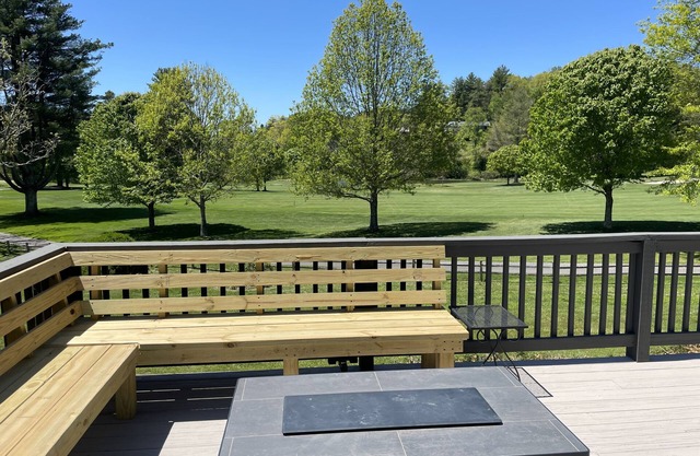 "Fairway Cottage" Golf, Hike, Explore, Relax. Open All Seasons!nEV Charger n