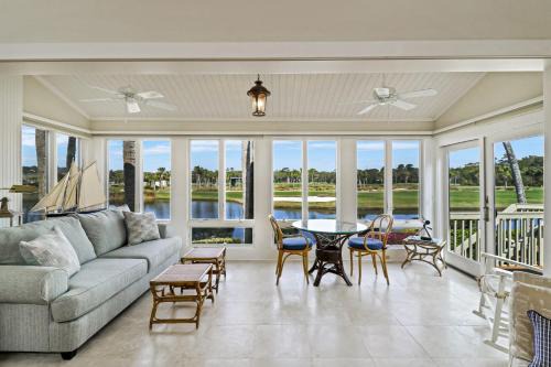 Fairway One Villa Golf & Lagoon Views Walk to Beach Club