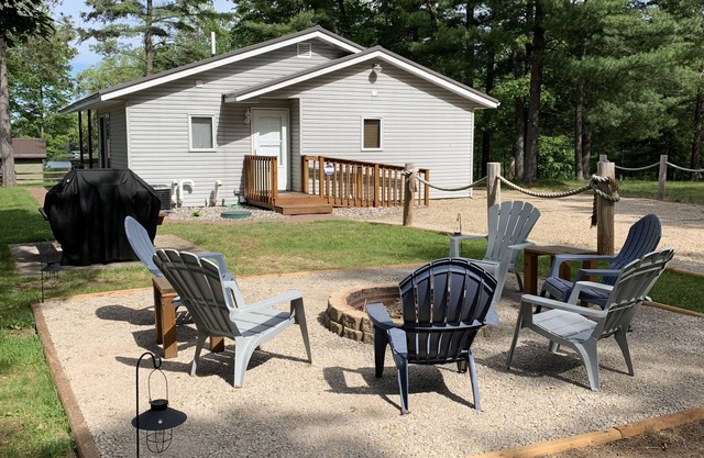 Fall and Winter dates still available. Lake Access, Boat Dock - 3 Bdrm, 2 Bath