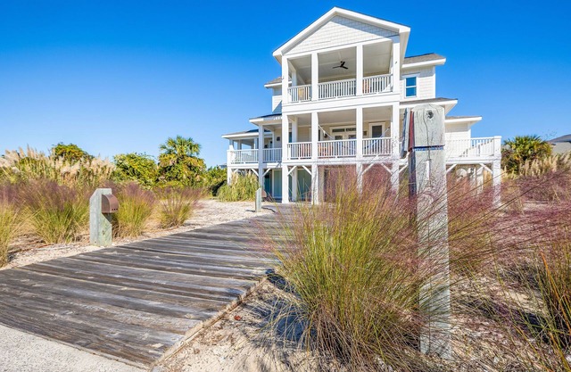 Fall Discount - Stunning Home near S. Beach. Ocean Views from Upper Deck