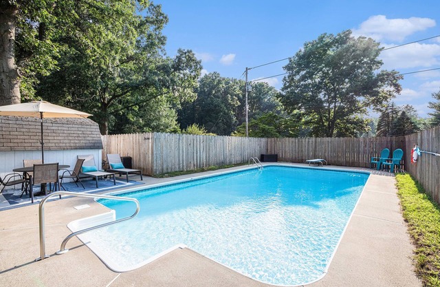 Fall Escape w/Game Room + Firepit Table on 1 Acre