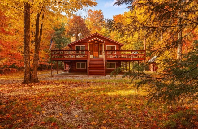 Fall Foliage Chalet. EV Charger Sauna,Hot Tub,Movie Room & Firepit. PET Friendly