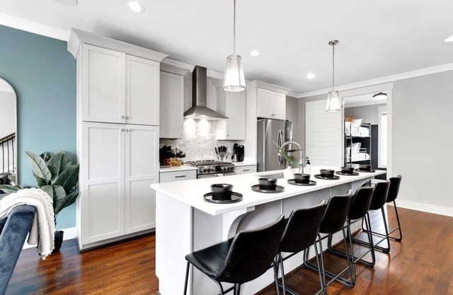 Fall game room, full kitchen, smart TVs near Gulch & 12 South