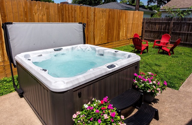 Fall Haven - King Beds, Hot Tub