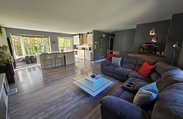 Fall River HavennEntire floor just for you, full kitchen and bathroom.