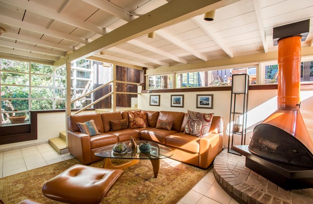 Fall Sale! Secluded WindanSea Redwood Beach Bungalow, New Bikes, Hot tub!