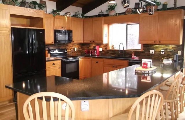 Fall special! Christmas ! Available Fun Great room, Hot tub,PoolTable, Foosball