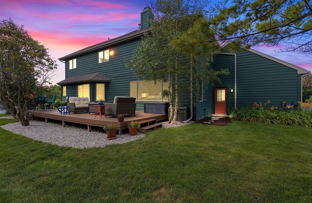 Fall Special! Hot Tub Backyard Retreat Dogs!