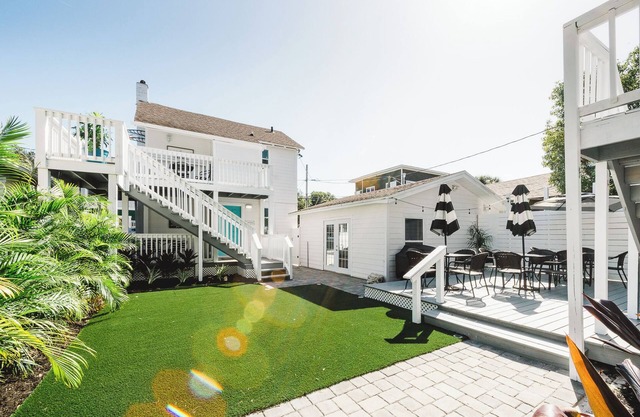 Fall Special! Large Historic Downtown Bungalow- 5BR and infant room