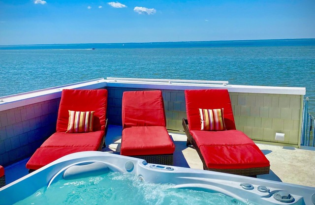 Fall Special Oct 7-14 full week for 5900, rooftop hot tub on the water!