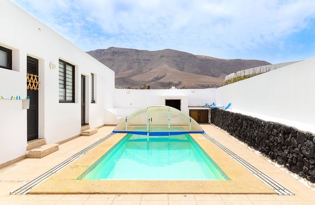 Famara Beach Apartment on the Shore with Shared Pool, Terrace, Ocean/Mountain Views & Wi-Fi