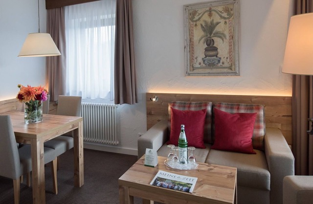 Familienappartement Südseite mit Doppelbett und separatem Kinderzimmer, sowie Balkon oder Terrasse