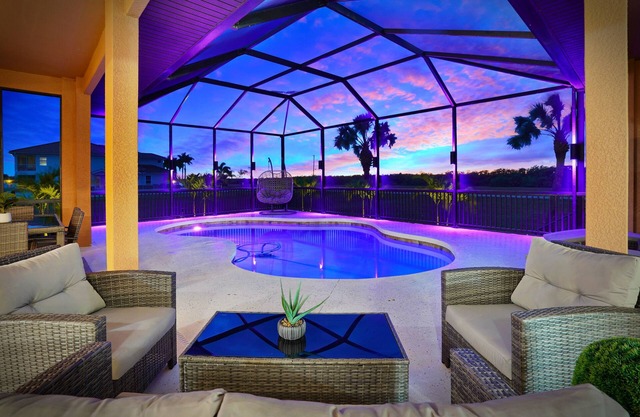 Family 4 Bedroom 3 Bathrooms Villa w/Heated Pool and Paradise View