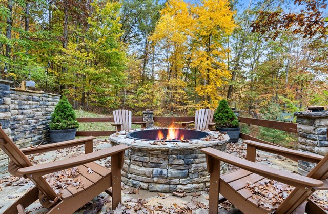 Family Adventure HQ: Great Fire Pit, Huge Porch, Near Town & Trails
