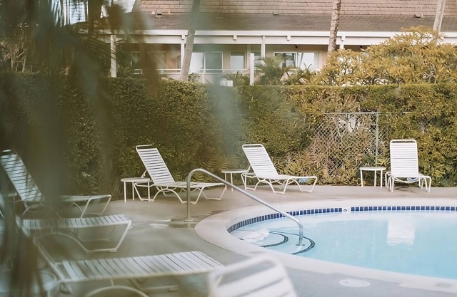 Family and Friends Vacation! Spacious Pool View Suite + Living Area and Kitchen