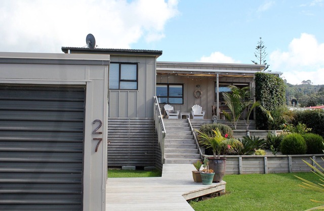 Family Bach Close to Beach and Surf Club