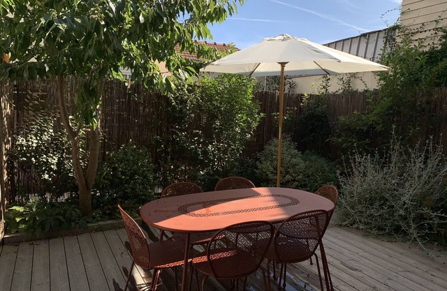Family cocoon with garden