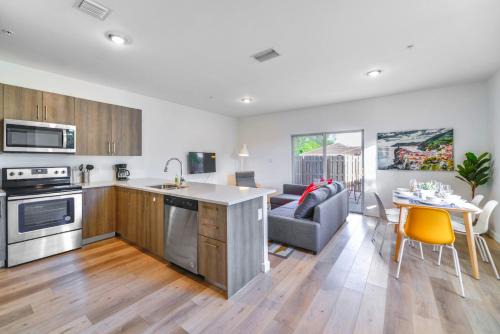 Family Comfort Near Top Spots-Relaxing Stay for Everyone