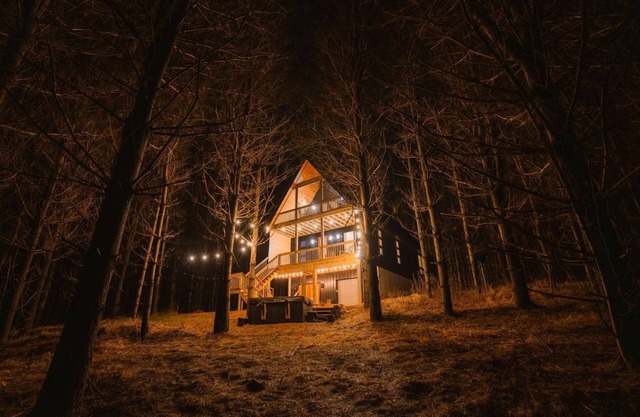 Family Fave : Secluded : Conversation Pit : Kids' Fort : Hot Tub : Trails