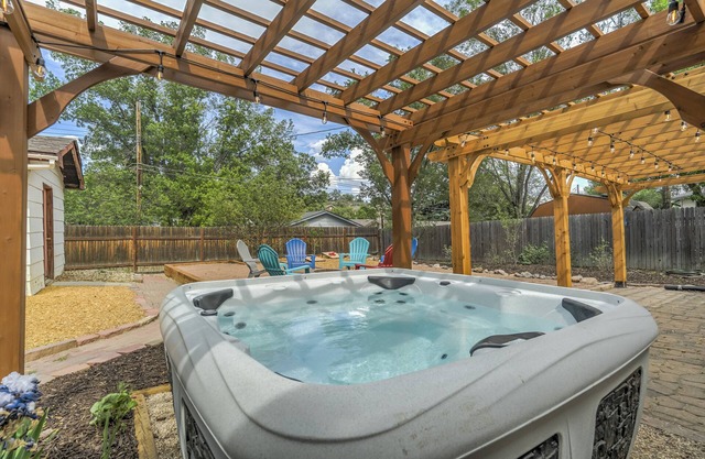 Family Friendly Home with Hot Tub! ☀️Sleeps 8
