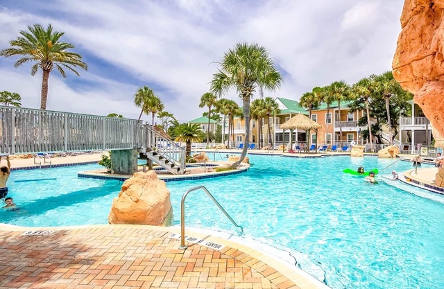 Family Friendly 2-BR @ Resort with Tiki Bar + 2 Pools! 0.5m from beach!