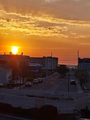 Family Friendly 2BR Condo with Large Balcony, Partial Ocean Views