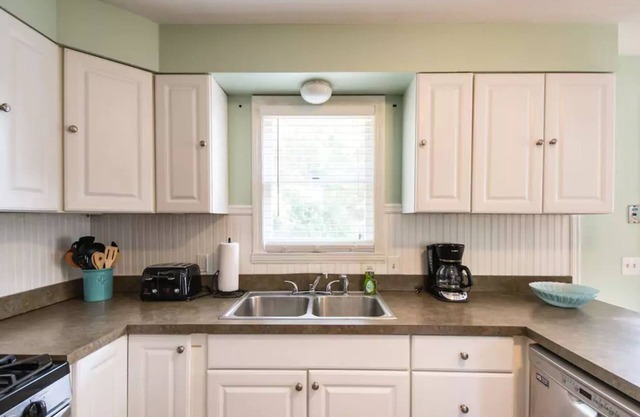 Family Friendly 4 Bedroom Cape near the beach.