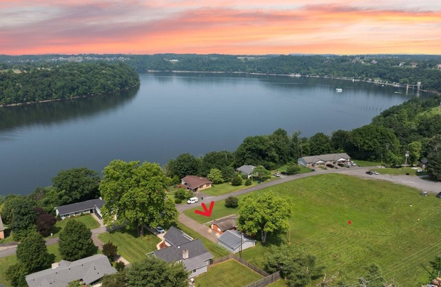 Family friendly 4-bedroom home with room for multiple boat trailers in Somerset