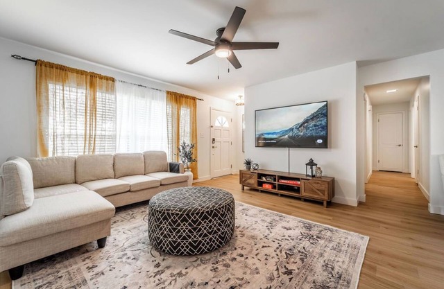 Family-Friendly 4BR Home Near Sanford Airport - Cozy & Convenient