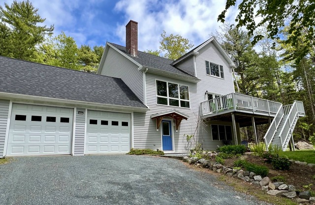 Family-friendly 4BR/3BA home in Bar Harbor with AC, screened in porch & parking