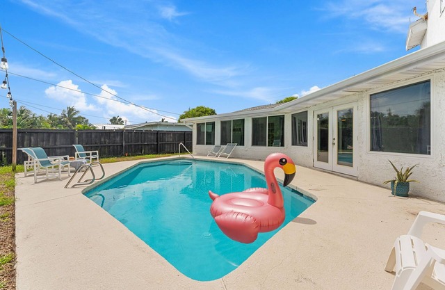 Family-Friendly Beach House – Private Pool, Balcony, BBQ Grills & Prime Location!
