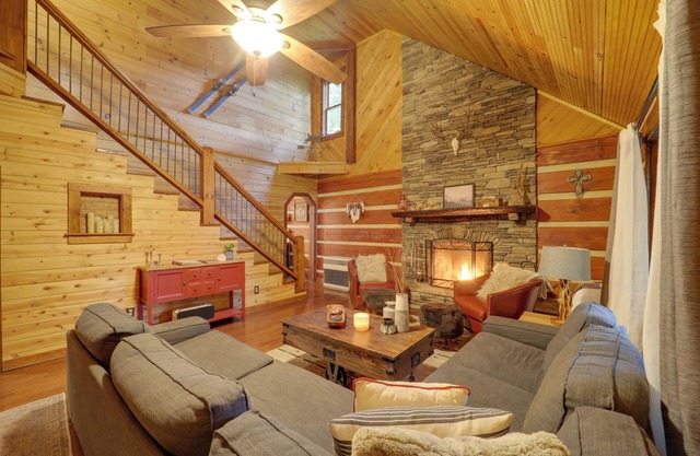 Family-Friendly Blue Ridge Cabin w/Game Room!