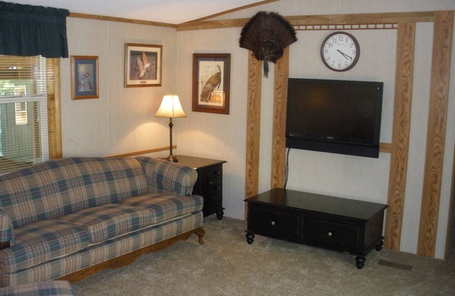 Family Friendly Cabin In The Woods, Hunting, ATV/Snowmobile, Fishing & Much More