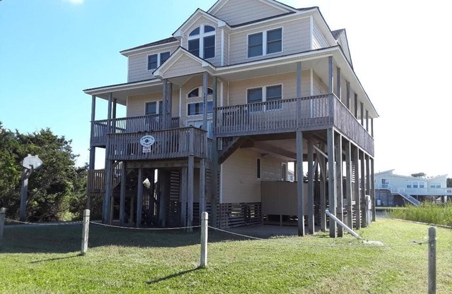Family Friendly Canal Front Beach Home-Pet Friendly/Rec room/New Hot Tub